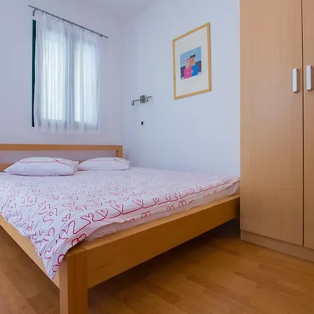 Apartments Petrinic Crnogaj Baska  Exterior photo