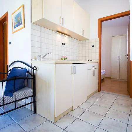 Apartments Petrinic Crnogaj Baska  Exterior photo
