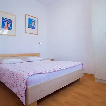 Apartments Petrinic Crnogaj Baska  Exterior photo
